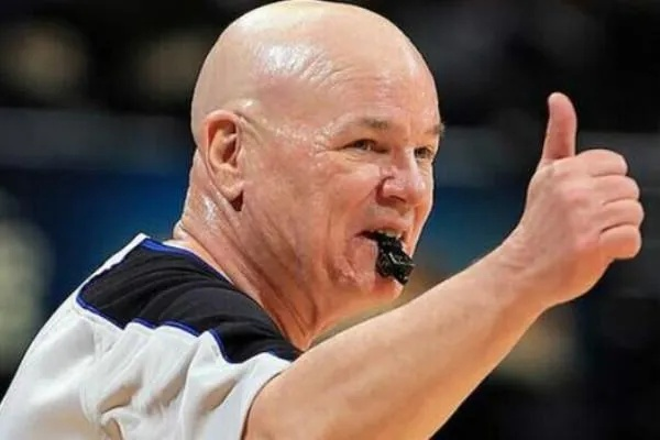 nba用球砸裁判 nba殴打裁判事件 nba用球砸裁判 nba殴打裁判事件