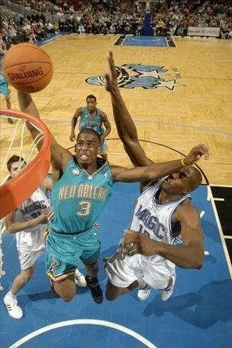 NBA经典推人瞬间:那些激情四溢的瞬间,我们为何如此着迷 NBA经典推人瞬间:那些激情四溢的瞬间,我们为何如此着迷