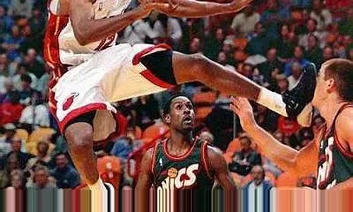 鲍文防守视频解析:揭秘NBA顶级防守悍将的防守艺术 鲍文防守视频解析:揭秘NBA顶级防守悍将的防守艺术