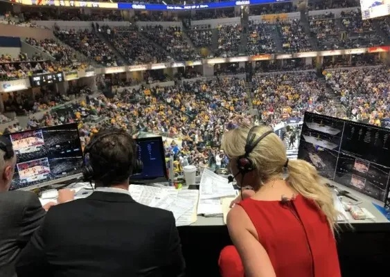 NBA打字直播员的幕后故事:捕捉每一秒激情的书写者 NBA打字直播员的幕后故事:捕捉每一秒激情的书写者