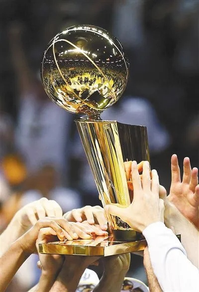 NBA巨星奖杯:荣耀的见证,历史的沉淀 NBA巨星奖杯:荣耀的见证,历史的沉淀
