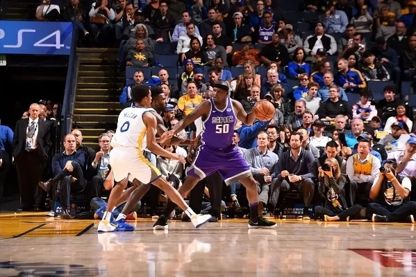 勇士与国王的巅峰对决:NBA赛场上的激情碰撞 勇士与国王的巅峰对决:NBA赛场上的激情碰撞