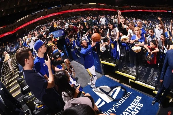 开球仪式:NBA赛场上的庄严序曲 开球仪式:NBA赛场上的庄严序曲