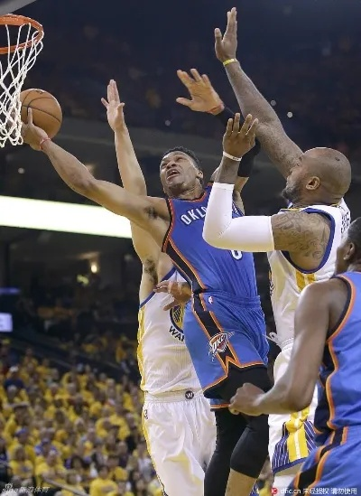 2015年NBA总决赛:勇士VS雷霆,巅峰对决的火花四溅 2015年NBA总决赛:勇士VS雷霆,巅峰对决的火花四溅