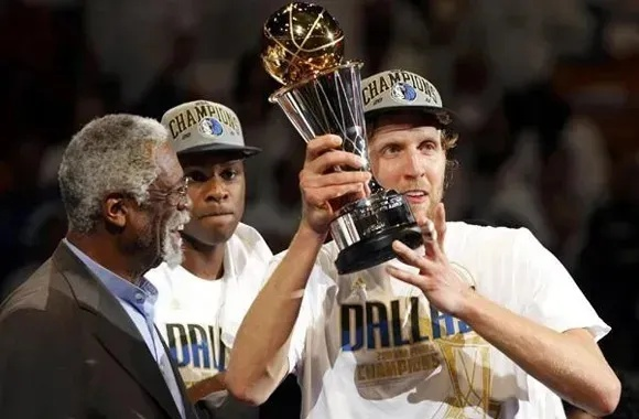 小牛与勇士的巅峰对决:NBA经典战役重播解析 小牛与勇士的巅峰对决:NBA经典战役重播解析