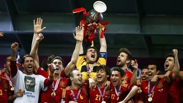 神曲世界杯2012:激情燃烧的足球盛宴 神曲世界杯2012:激情燃烧的足球盛宴