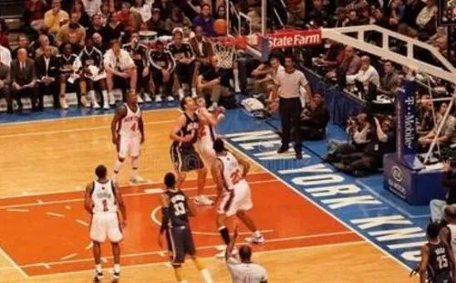 NBA胯下运球历史:从街头到殿堂,那些让人热血沸腾的瞬间 NBA胯下运球历史:从街头到殿堂,那些让人热血沸腾的瞬间