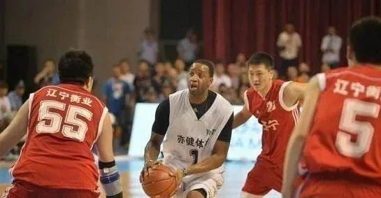 麦迪空降青岛:青春记忆与篮球热血的完美碰撞 麦迪空降青岛:青春记忆与篮球热血的完美碰撞