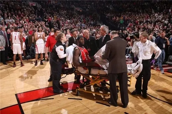 NBA有多少球员退役?盘点那些让我们热泪盈眶的告别时刻 NBA有多少球员退役?盘点那些让我们热泪盈眶的告别时刻