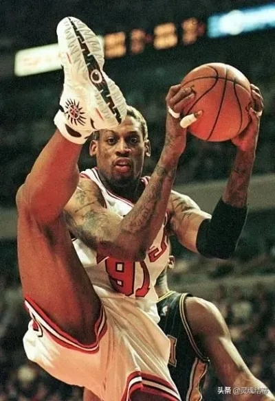 球场上的彩虹:NBA球星们的多元色彩 球场上的彩虹:NBA球星们的多元色彩