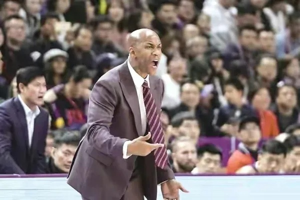 马布里说相声?这位NBA传奇的中国情缘让人笑中带泪 马布里说相声?这位NBA传奇的中国情缘让人笑中带泪