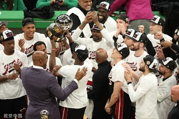 2021年NBA总决赛:猛龙VS热火,一场激情燃烧的巅峰对决 2021年NBA总决赛:猛龙VS热火,一场激情燃烧的巅峰对决