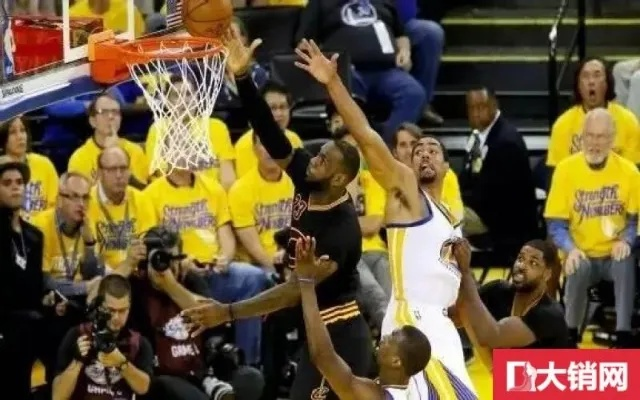 2015年NBA总决赛:勇士VS雷霆,巅峰对决的火花四溅 2015年NBA总决赛:勇士VS雷霆,巅峰对决的火花四溅