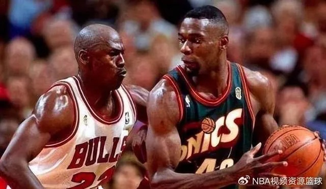 NBA超巨再遭打击:伤病与失利双重考验下的巨星困境 NBA超巨再遭打击:伤病与失利双重考验下的巨星困境