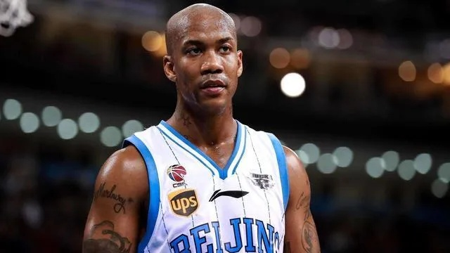 马布里在NBA的传奇生涯:从选秀到退役的辉煌历程 马布里在NBA的传奇生涯:从选秀到退役的辉煌历程