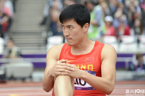 刘翔摔倒:那一刻,我们共同见证英雄的遗憾与坚韧 刘翔摔倒:那一刻,我们共同见证英雄的遗憾与坚韧