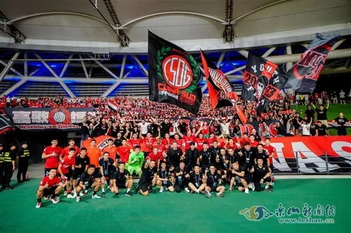 竞技大联盟:探索全球顶级赛事背后的激情与荣耀 竞技大联盟:探索全球顶级赛事背后的激情与荣耀
