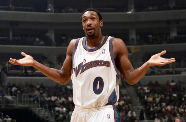 阿里纳斯条款:NBA薪资规则的革命性变革 阿里纳斯条款:NBA薪资规则的革命性变革