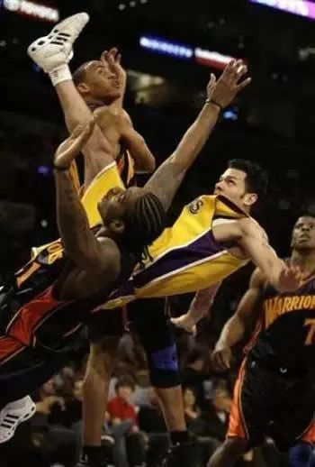 NBA搞笑图片壁纸:让你笑到停不下来的篮球瞬间 NBA搞笑图片壁纸:让你笑到停不下来的篮球瞬间