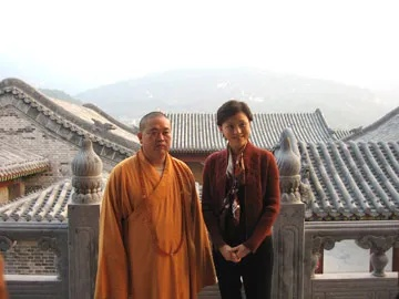 释永信与杨澜的对话:一场跨越信仰与文化的灵魂碰撞 释永信与杨澜的对话:一场跨越信仰与文化的灵魂碰撞