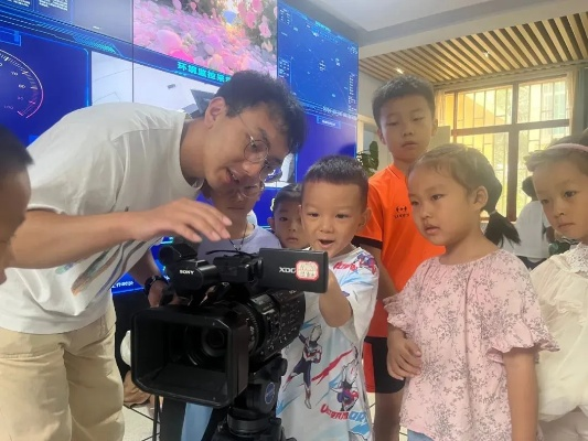 我在青岛电视台2的奇妙之旅:镜头背后的故事与感动 我在青岛电视台2的奇妙之旅:镜头背后的故事与感动