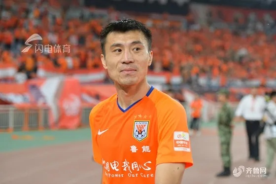 郑铮鲁能:忠诚与坚守,诠释足球精神的真谛 郑铮鲁能:忠诚与坚守,诠释足球精神的真谛