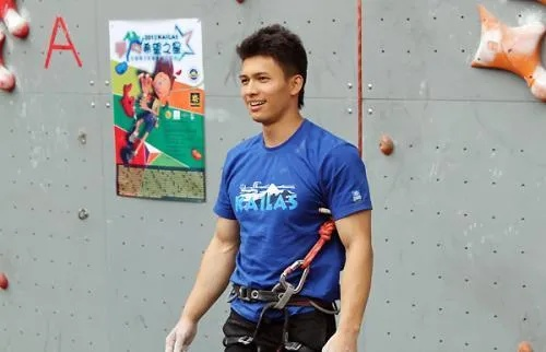 从乡村少年到世界冠军:钟齐鑫的攀岩人生,我用汗水与坚持书写传奇 从乡村少年到世界冠军:钟齐鑫的攀岩人生,我用汗水与坚持书写传奇