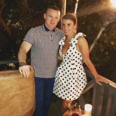 鲁尼老婆的内心独白:从球场边到聚光灯下,我的爱与挣扎 鲁尼老婆的内心独白:从球场边到聚光灯下,我的爱与挣扎