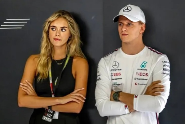 罗斯伯格女友揭秘:F1冠军背后的爱情故事与人生选择 罗斯伯格女友揭秘:F1冠军背后的爱情故事与人生选择