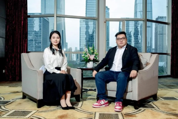 陈嘉嘉:用真诚与才华点亮千万年轻人的梦想之路 陈嘉嘉:用真诚与才华点亮千万年轻人的梦想之路
