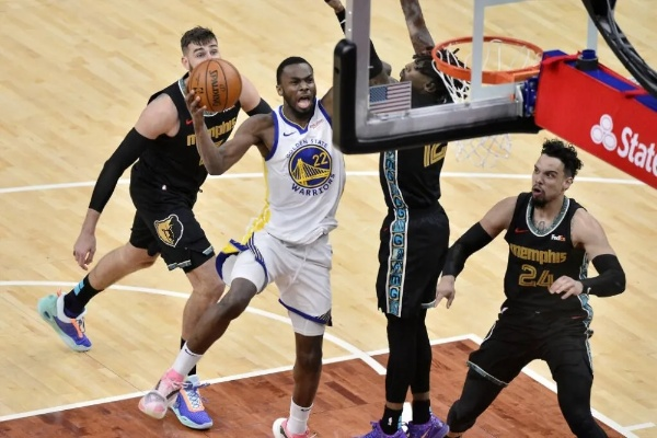 NBA焦点战:勇士对决灰熊,激战一触即发! NBA焦点战:勇士对决灰熊,激战一触即发!