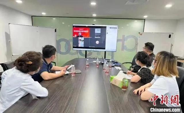 “面对面”:在数字时代重新发现真实连接的力量 “面对面”:在数字时代重新发现真实连接的力量
