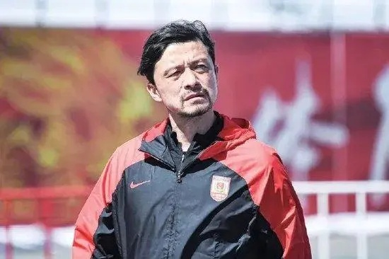 谢晖:从足球名将到教练的华丽转身,他的故事激励无数年轻人 谢晖:从足球名将到教练的华丽转身,他的故事激励无数年轻人