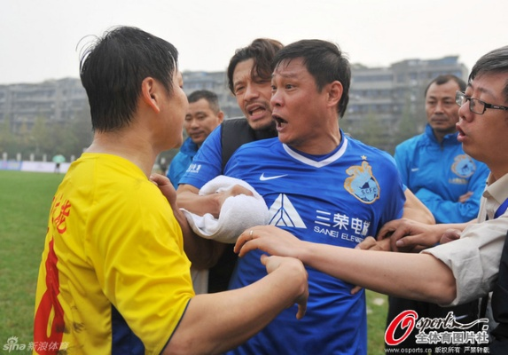 老甲A四川上海爆冲突:激情与火药味交织的经典对决 老甲A四川上海爆冲突:激情与火药味交织的经典对决