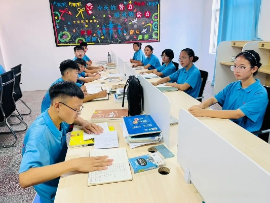 火箭班和精英班哪个班好 火箭班和精英班哪个班好