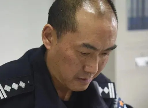 龚厚钦:一位坚守正义的平凡英雄,用行动诠释责任与担当 龚厚钦:一位坚守正义的平凡英雄,用行动诠释责任与担当