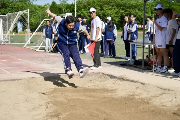 难忘的瞬间:我在运动会闭幕式上的感动与成长 难忘的瞬间:我在运动会闭幕式上的感动与成长