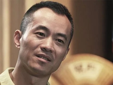 邱启明打人事件引发热议:公众人物的社会责任何在? 邱启明打人事件引发热议:公众人物的社会责任何在?