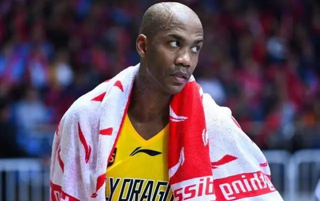 马布里:从NBA球星到CBA传奇的励志人生 马布里:从NBA球星到CBA传奇的励志人生