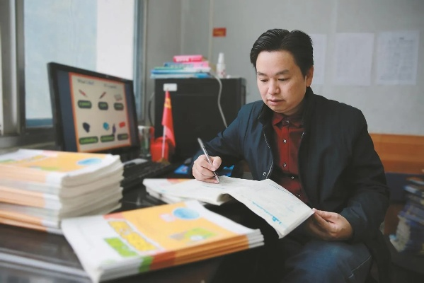 肖爱山:一位默默奉献的乡村教育工作者 肖爱山:一位默默奉献的乡村教育工作者