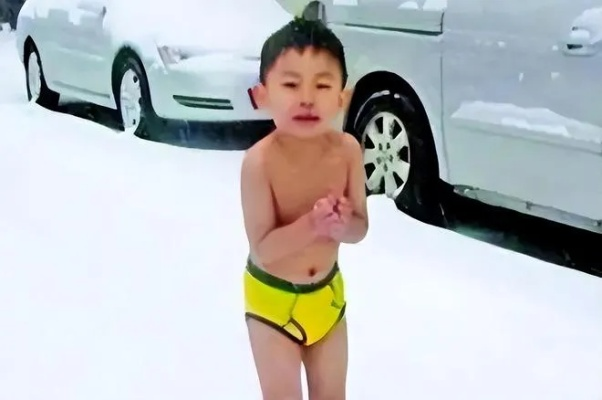 裸跑弟多多:从叛逆少年到励志偶像的蜕变之路 裸跑弟多多:从叛逆少年到励志偶像的蜕变之路