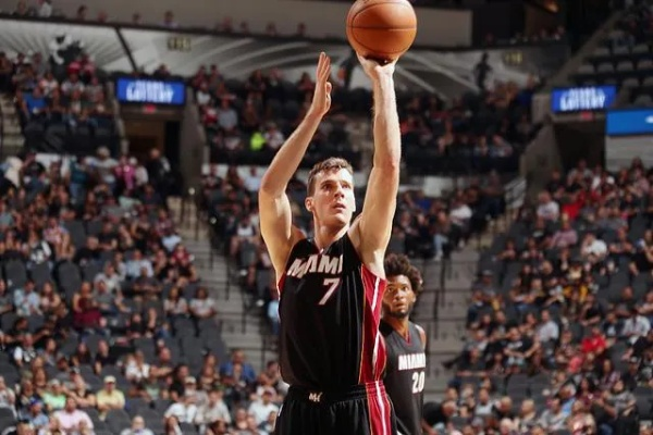 德拉季奇:从斯洛文尼亚小镇到NBA舞台,我的篮球梦与心路历程 德拉季奇:从斯洛文尼亚小镇到NBA舞台,我的篮球梦与心路历程