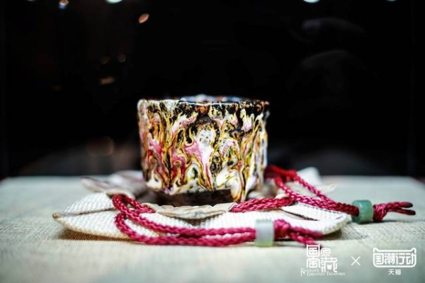 “胜杯”为何成为年轻人追捧的爆款?揭秘它的独特魅力 “胜杯”为何成为年轻人追捧的爆款?揭秘它的独特魅力