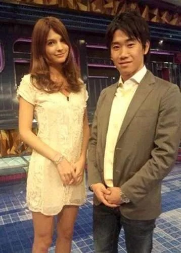 独家揭秘:香川真司的神秘女友,他们的爱情故事让人羡慕不已! 独家揭秘:香川真司的神秘女友,他们的爱情故事让人羡慕不已!
