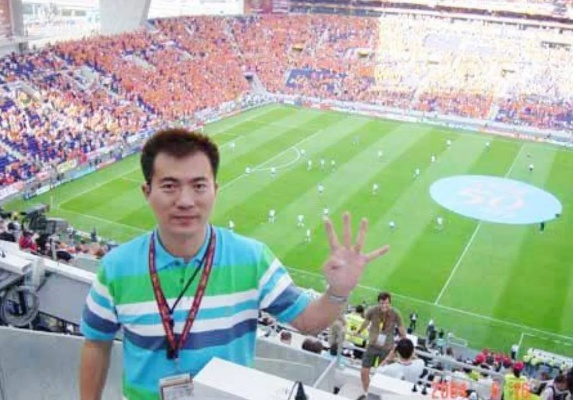 黄健翔解说:激情与专业并存的足球之声 黄健翔解说:激情与专业并存的足球之声