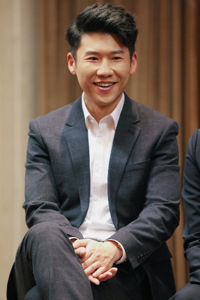 李小朋做客《非常静距离》:从草根到明星的逆袭之路 李小朋做客《非常静距离》:从草根到明星的逆袭之路