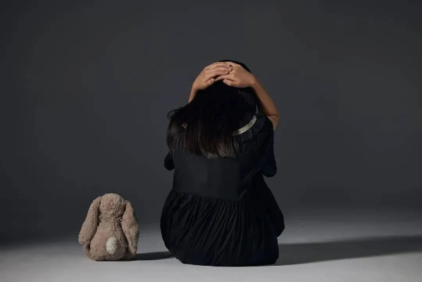 从绝望到希望:我与“迈尔斯”共同对抗抑郁症的真实故事 从绝望到希望:我与“迈尔斯”共同对抗抑郁症的真实故事