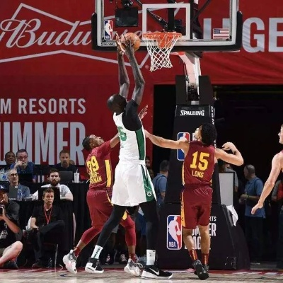 站在巨人的肩膀上:我与NBA现役最高球员的震撼相遇 站在巨人的肩膀上:我与NBA现役最高球员的震撼相遇