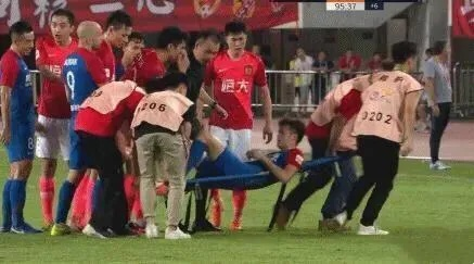 郜林反重力假摔事件:一场演技与规则的碰撞 郜林反重力假摔事件:一场演技与规则的碰撞