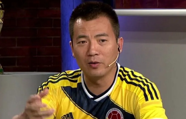 黄健翔解说:激情与专业并存的足球之声 黄健翔解说:激情与专业并存的足球之声